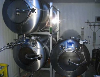 Control system of self-service beer pubs