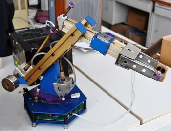 Výuka programovatelných automatů Foxtrot na SPŠ Zlín