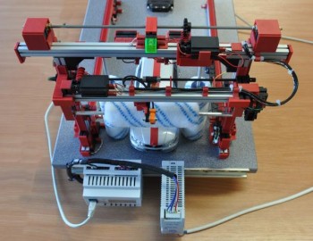 Učebna s fyzikálními modely řízenými Foxtroty na Technické univerzitě v Liberci