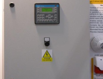 Control system of GSM-R network repeater powered from photovoltaic panels