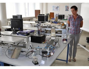 Výuka programovatelných automatů Foxtrot na SPŠ Zlín