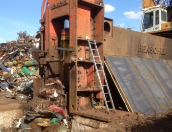 Metal scrap cutting machine control - Budapest, Hungary