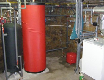 Control system of heating system for aquarium fish wholesaler