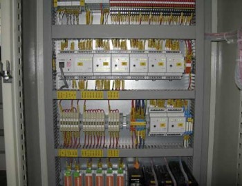 Control system of self-service beer pubs