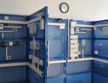 Learning workplaces with Foxtrot at High school in Brno - Czech Republic