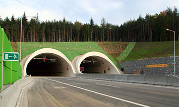 Ovládání tunelu Valík, prvního dálničního tunelu v České republice